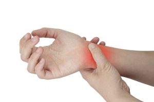 טיפול בכאבים בשורש כף היד באמצעות בי-קיור לייזר